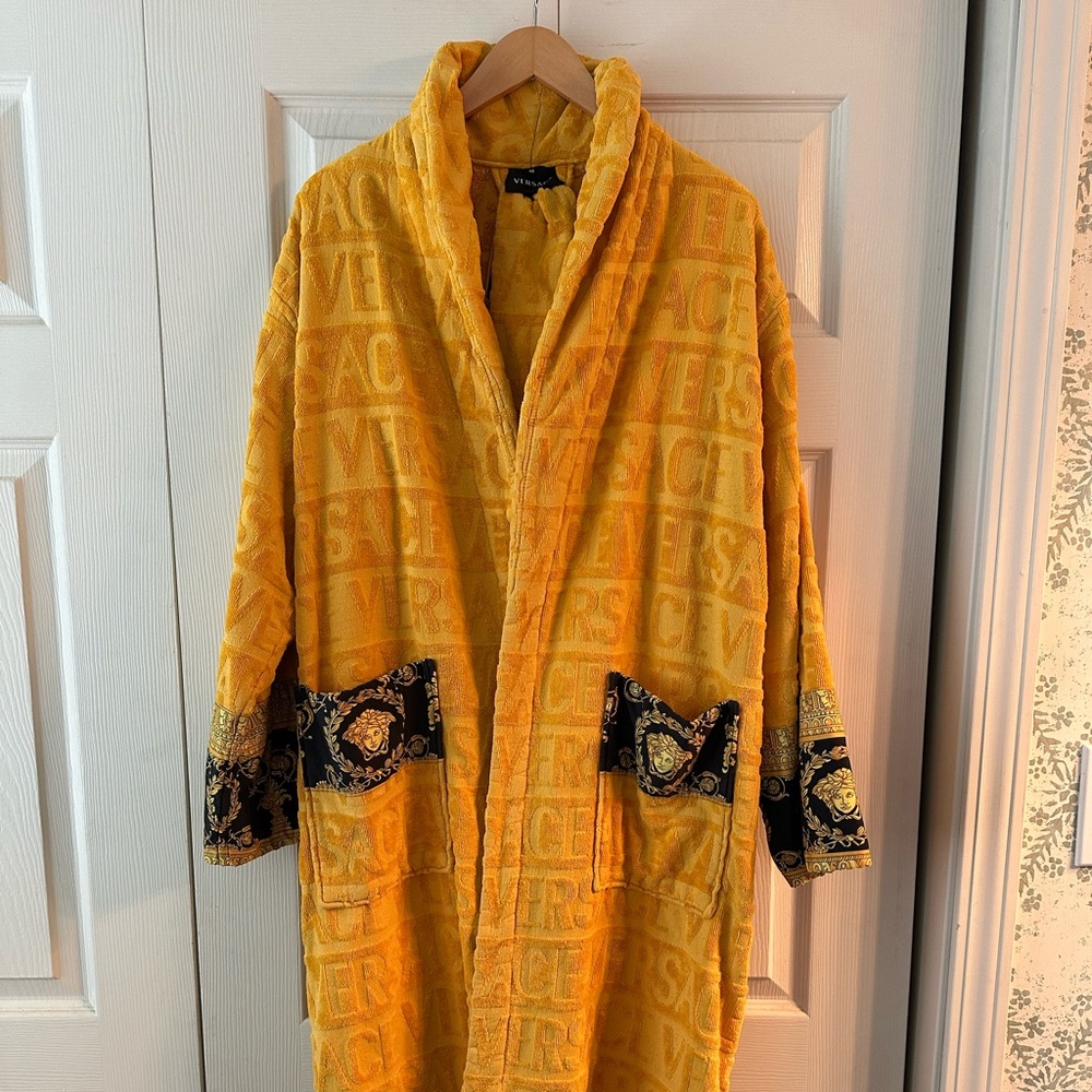 🔥Versace Gold Baroque Robe🔥 - Picture 5 of 11